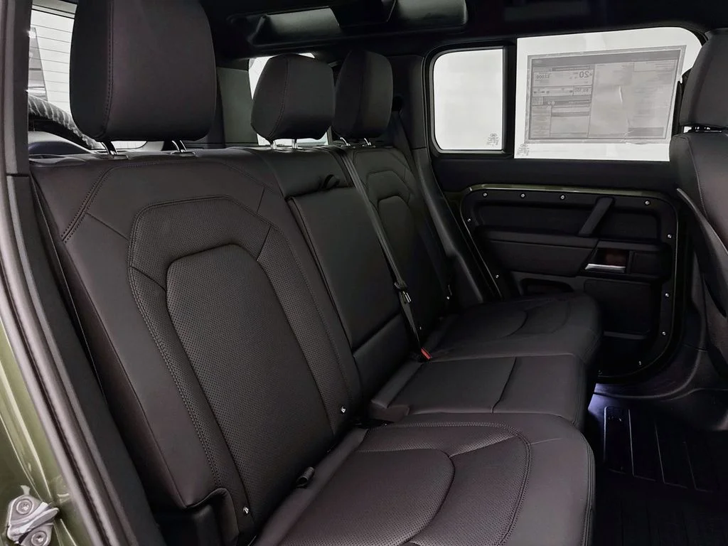 New 2026 Woolstone Green Land Rover X-Dynamic SE image 28