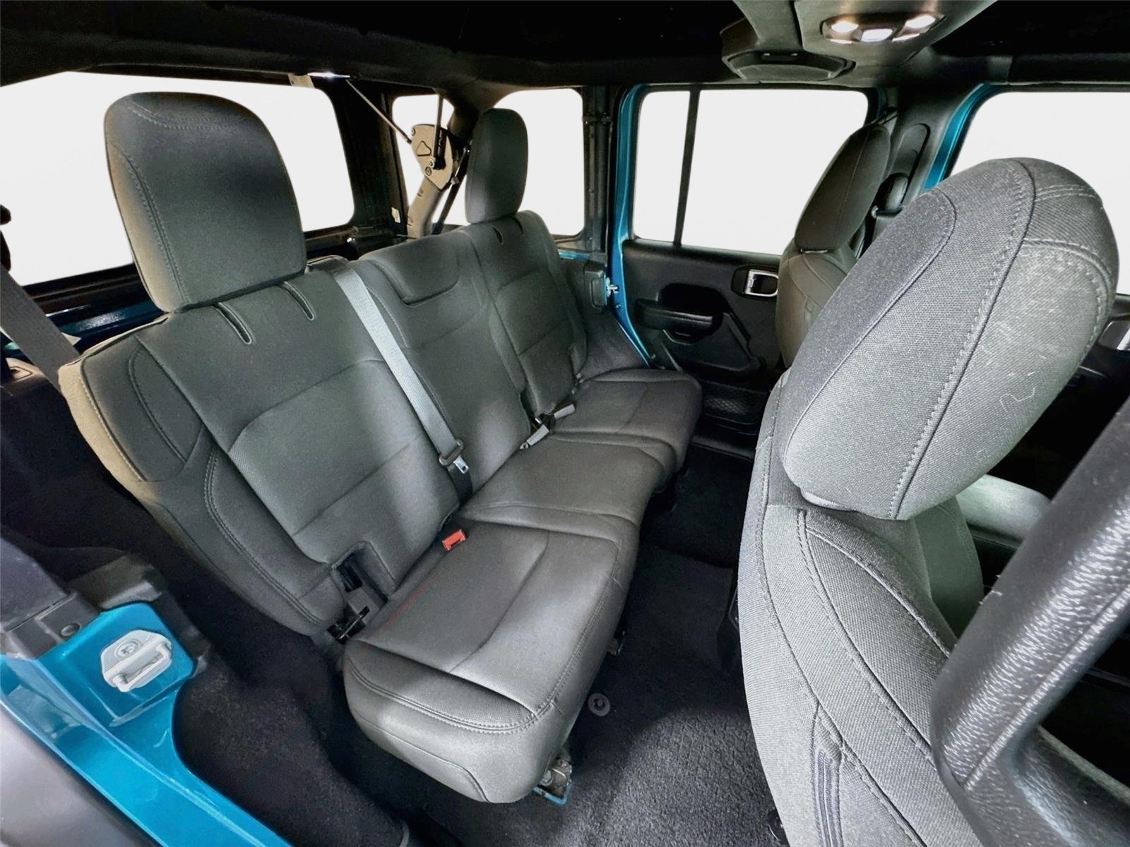 Used 2020 Bikini Pearlcoat Jeep Sport S image 25