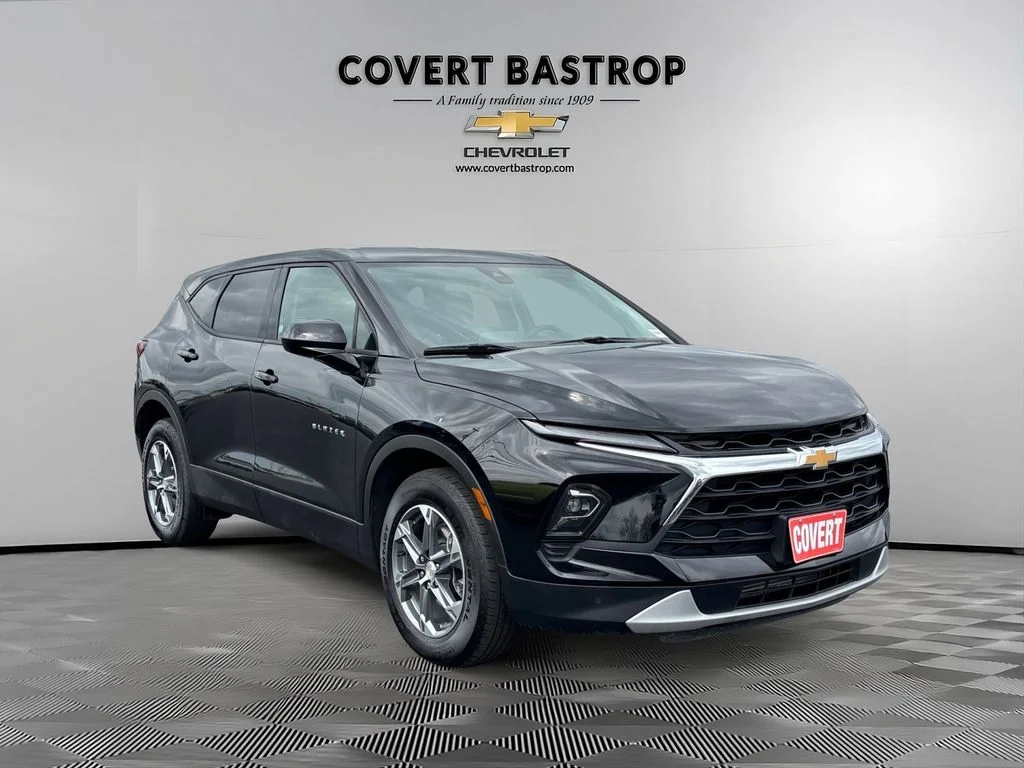 Used 2025 Black Chevrolet LT image 6