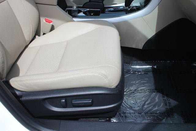 Used 2017 White Honda Touring image 32