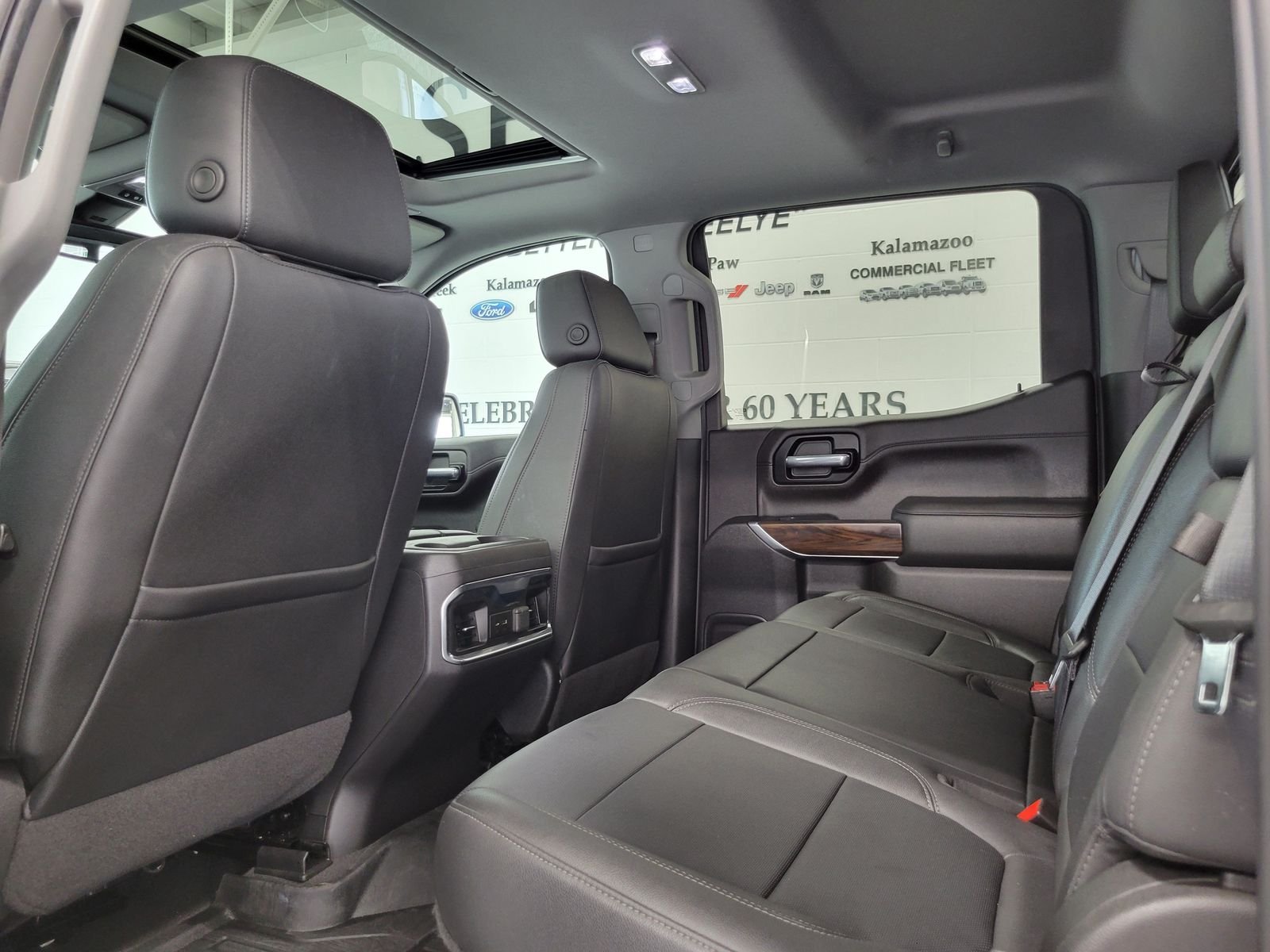 Used 2022 White GMC SLT image 25