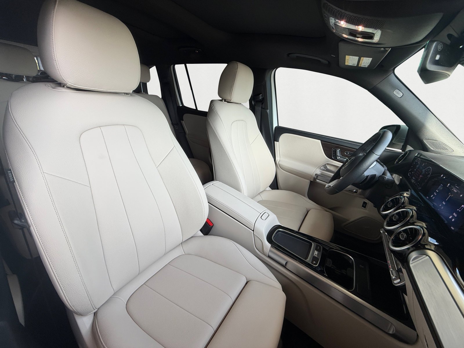 Used 2026 Polar White Mercedes-Benz GLB 250 image 15