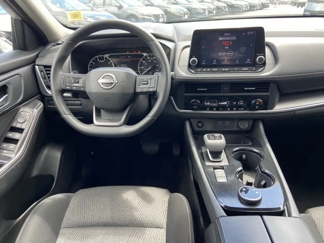 2025 Nissan Rogue SV - Photo 13