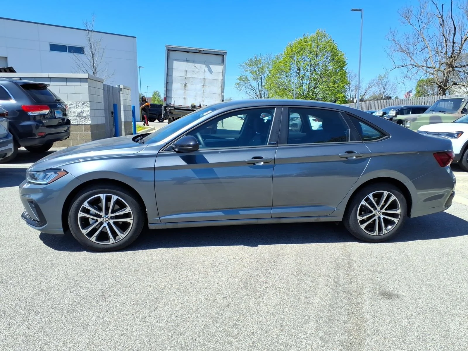 Used 2026 Platinum Gray Metallic 2r2r Volkswagen SPORT AUTO image 4