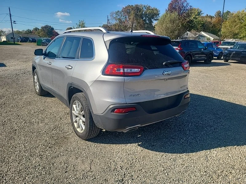 Used 2016 Silver Jeep Limited image 4