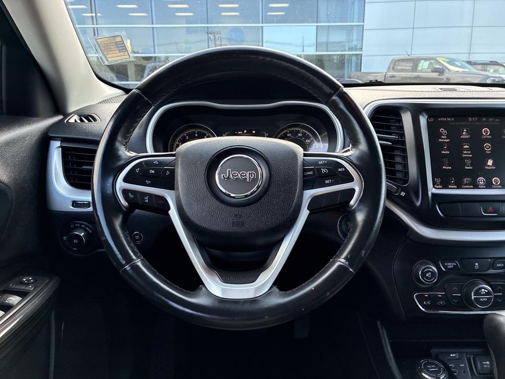 Used 2014 Silver Jeep Latitude image 19