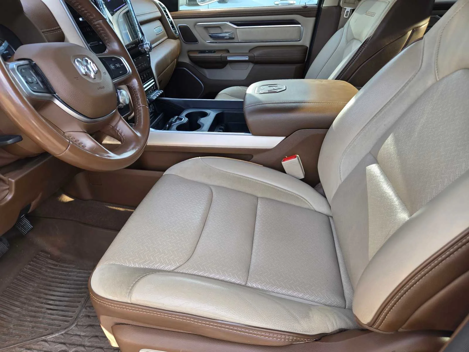 Used 2021  Ram Laramie image 21