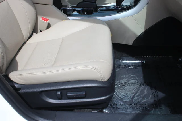 Used 2017 White Honda Touring image 32