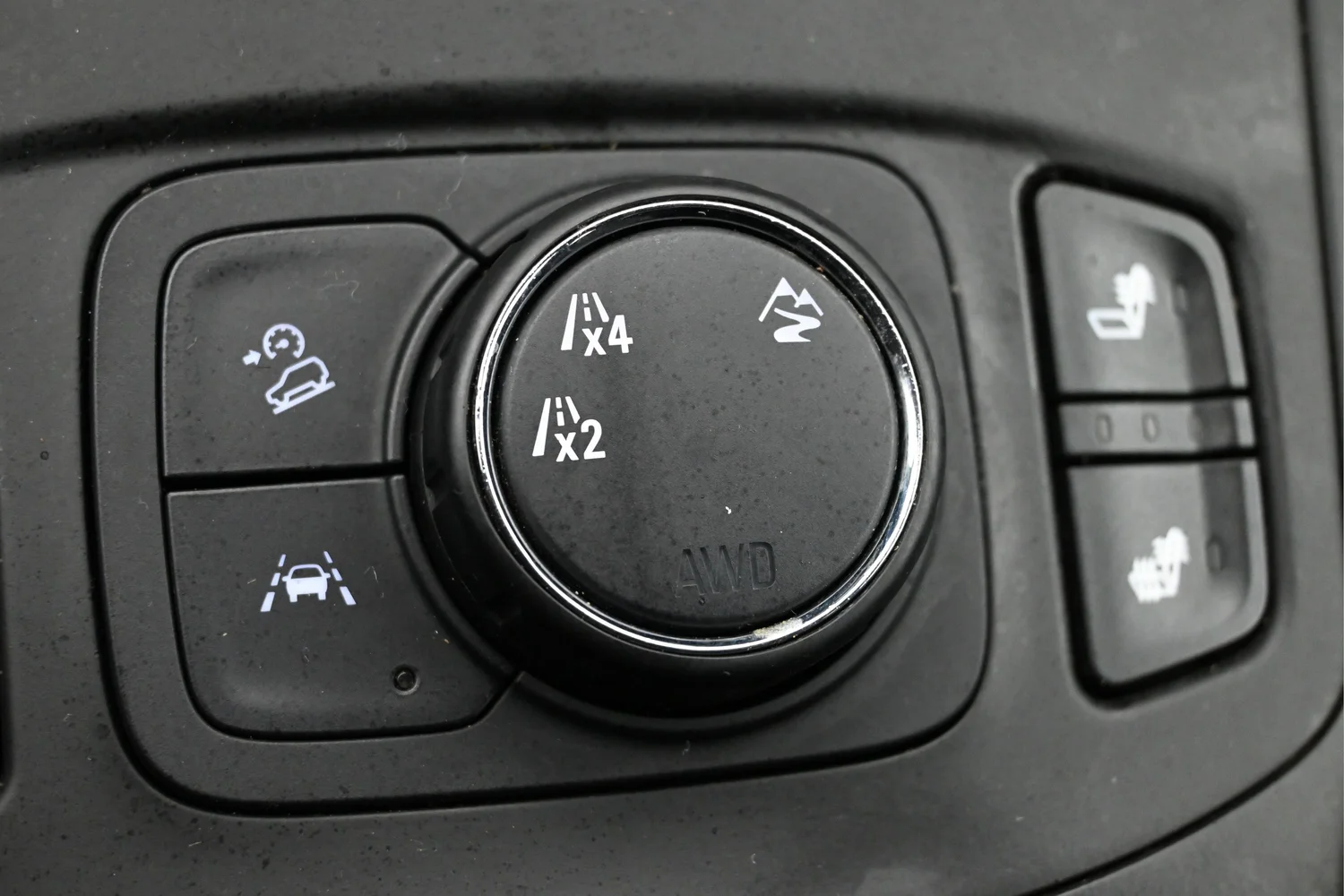 Used 2020 Black GMC SLE image 25