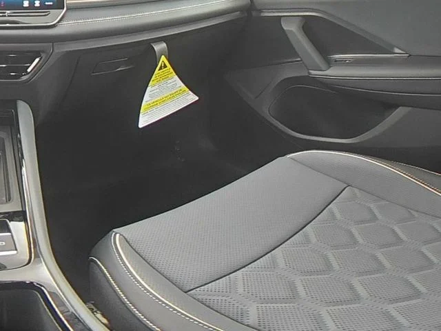 New 2026 White Volkswagen 2.0T SEL R-Line Turbo image 38