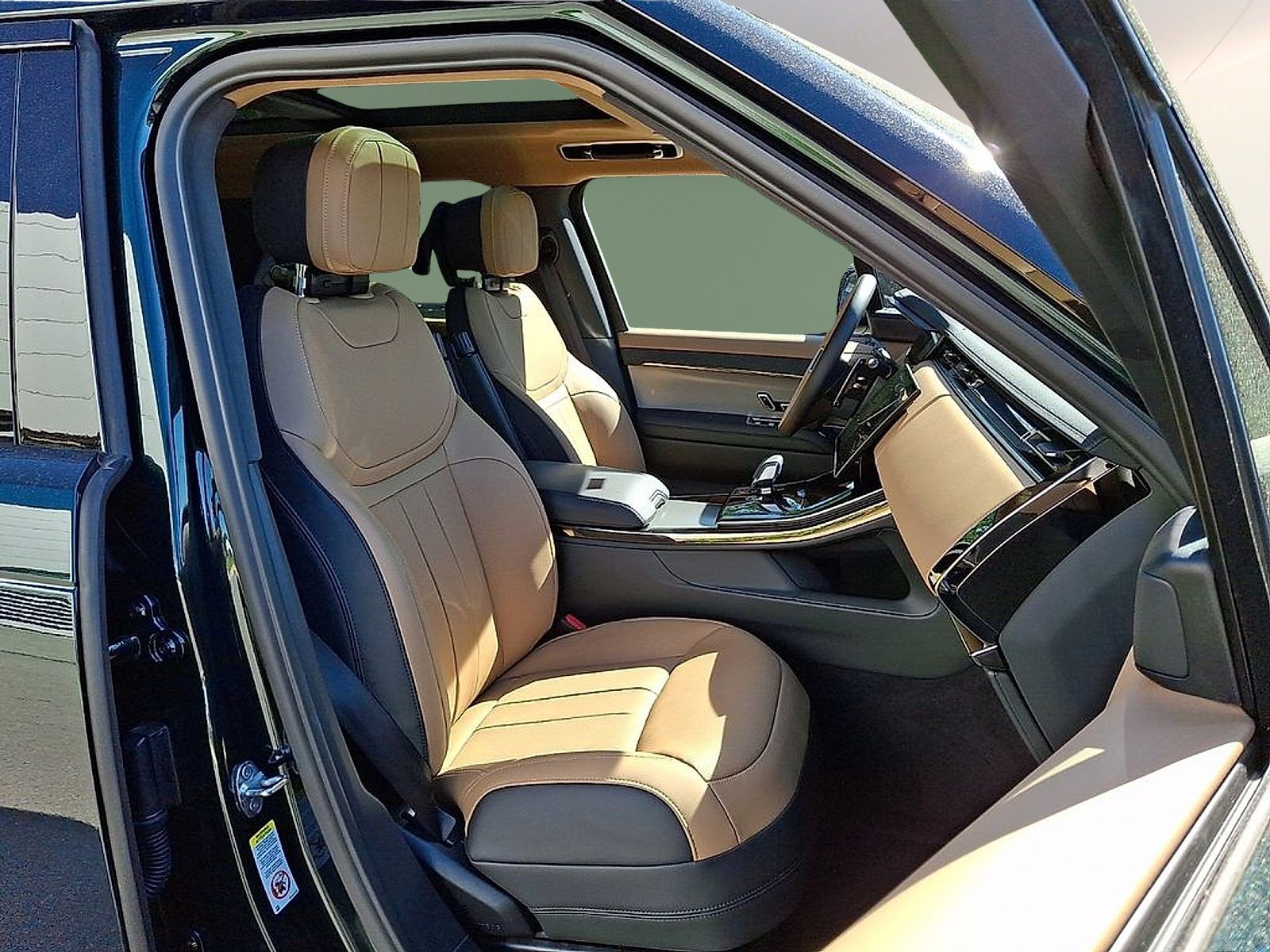 New 2026  Land Rover P400 Dynamic SE image 3