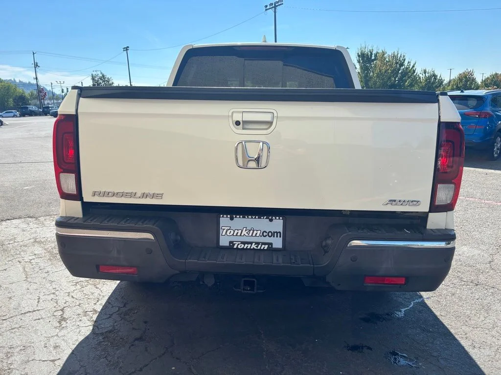 Used 2017 White Diamond Pearl Honda RTL-E image 7