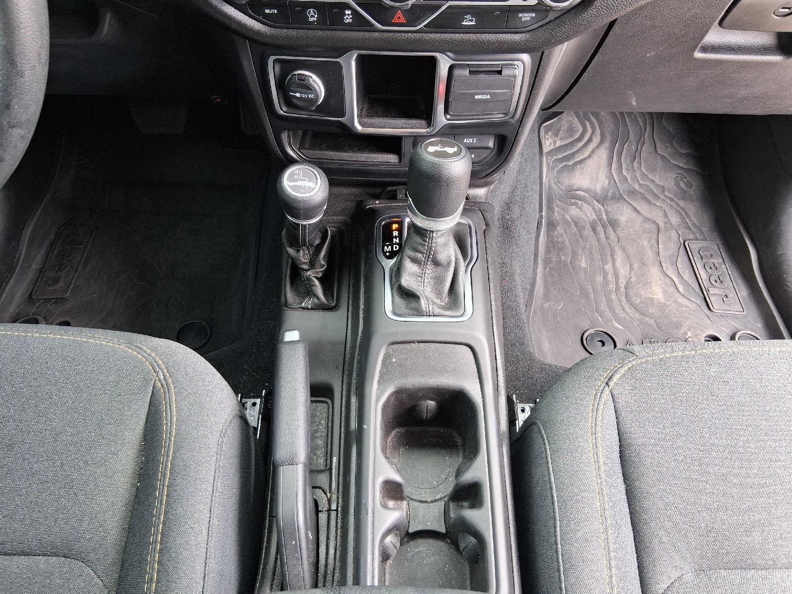 Used 2024 Earl Clearcoat Jeep Sport image 25