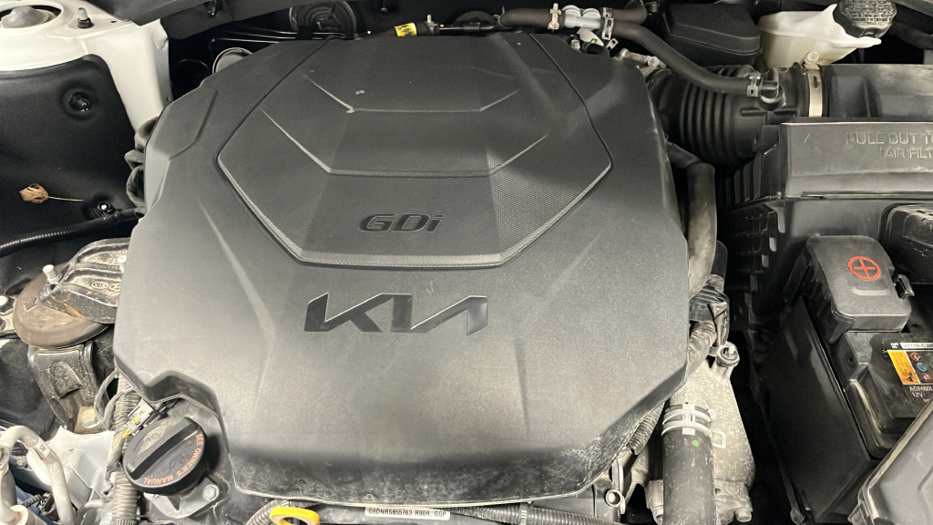 Used 2025 Glacial White Pearl Kia SX X-Line image 29