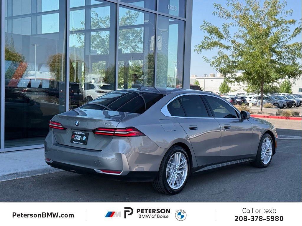 Used 2024 Oxide Grey Met BMW 530i image 5