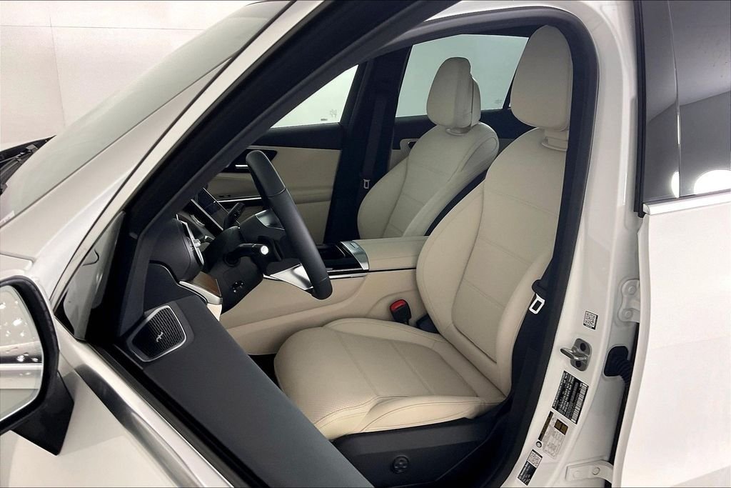 New 2026 Polar White Mercedes-Benz GLC 300 image 9