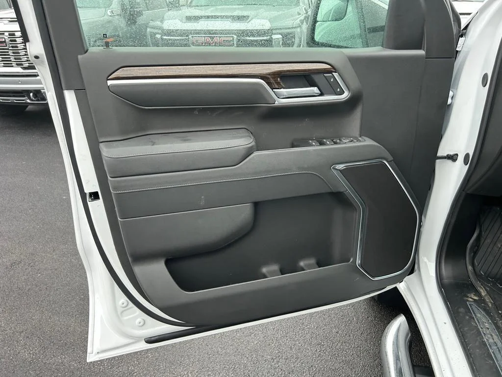 New 2026 Summit White GMC SLE image 5