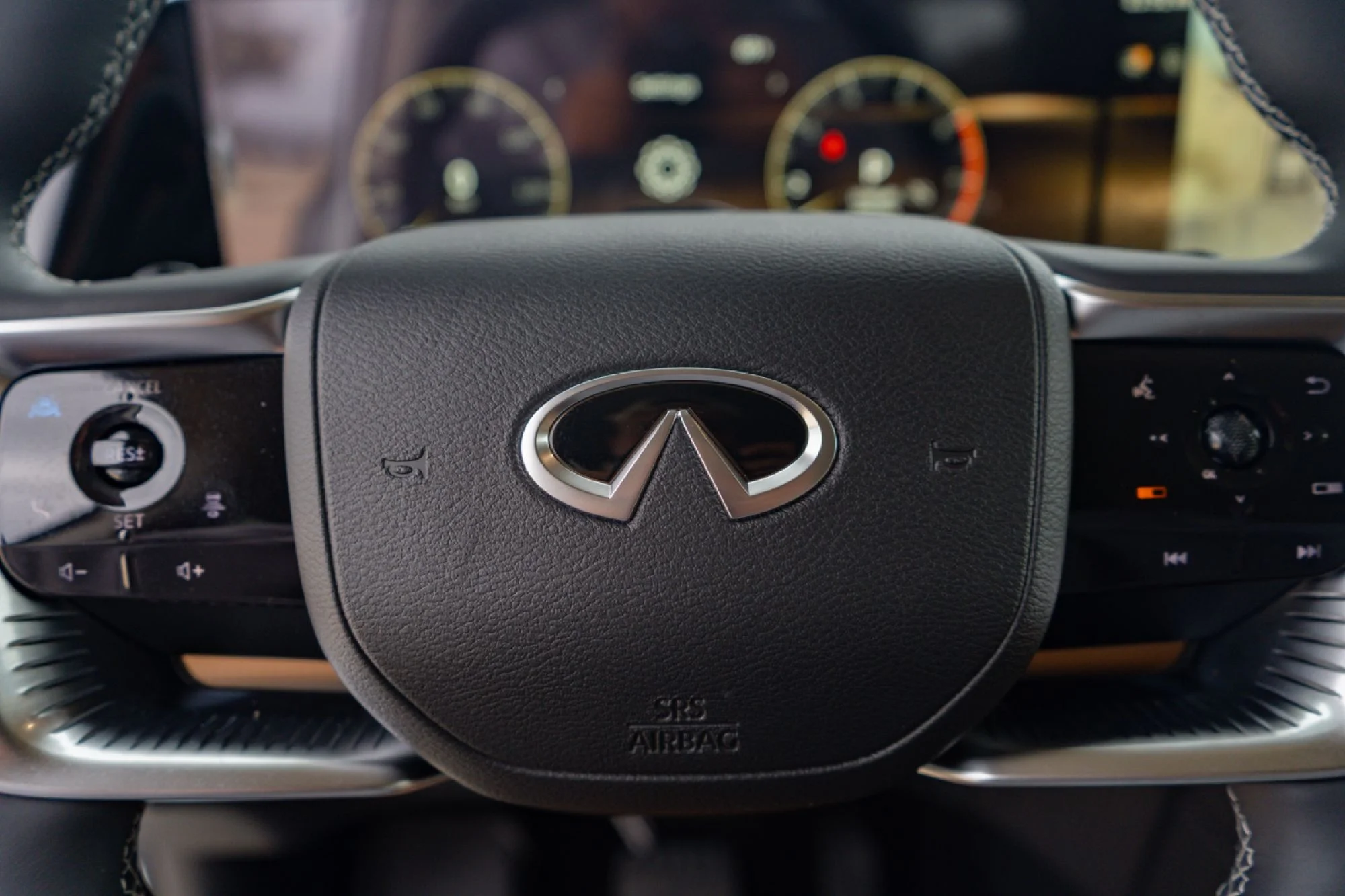 Certified Used 2027 White INFINITI LUXE image 11