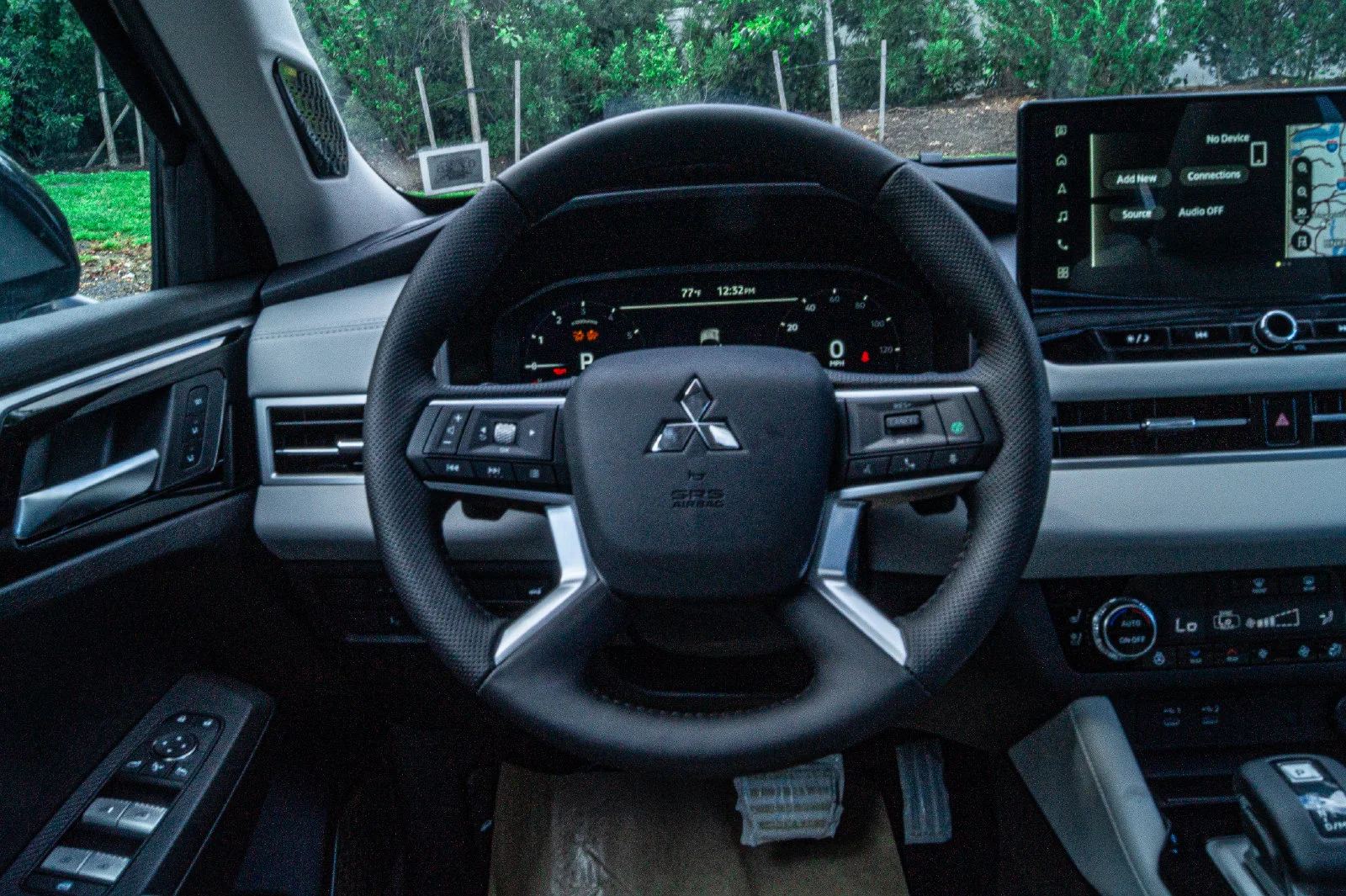 2025 Mitsubishi Outlander SEL Platinum Edition - Photo 20