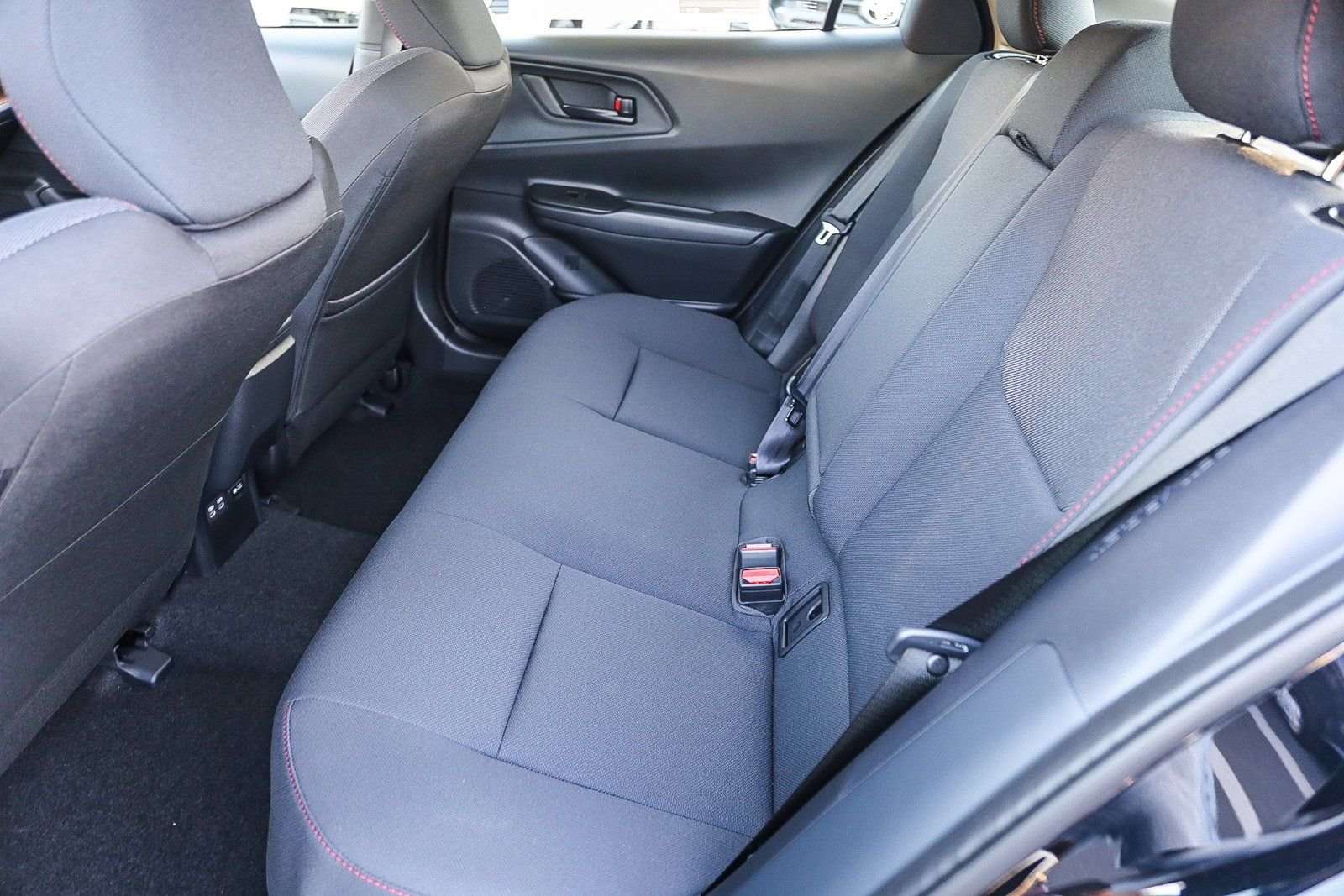 2026 Toyota Prius Plug-in Hybrid SE - Photo 18