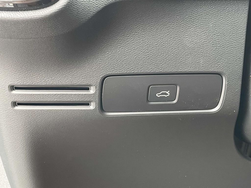2026 Volvo XC40 Plus - Photo 12