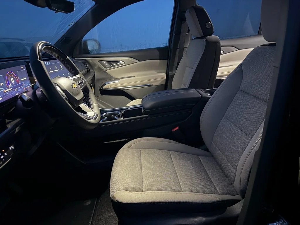 New 2027 Mosaic Black Metallic Chevrolet LT image 7