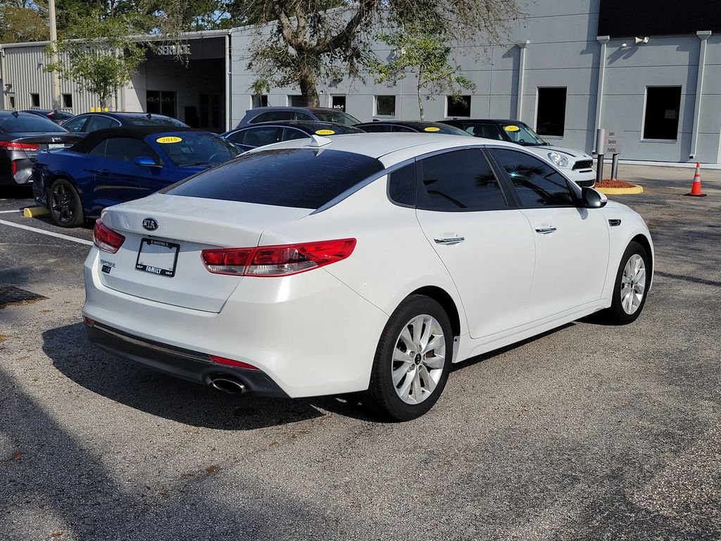 2017 Kia Optima LX - Photo 6