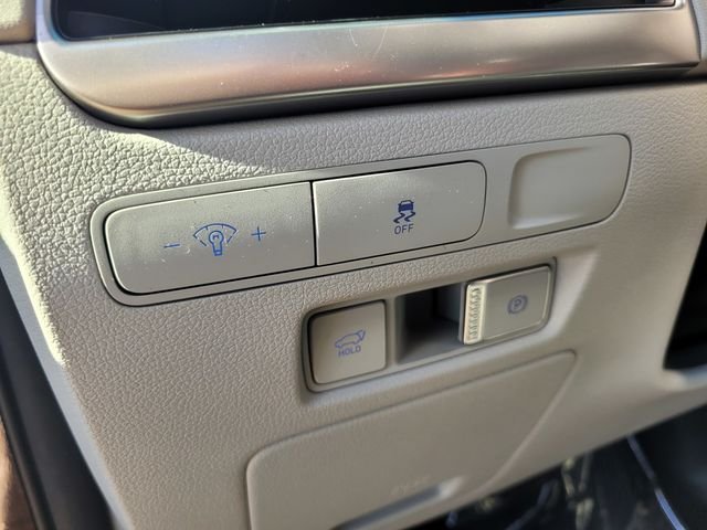 Used 2024 White Hyundai SEL image 19