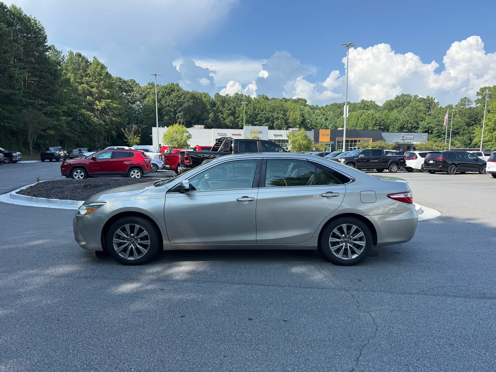 Used 2016 Toyota Camry XLE with VIN 4T1BF1FK6GU550954 for sale in Woodstock, GA