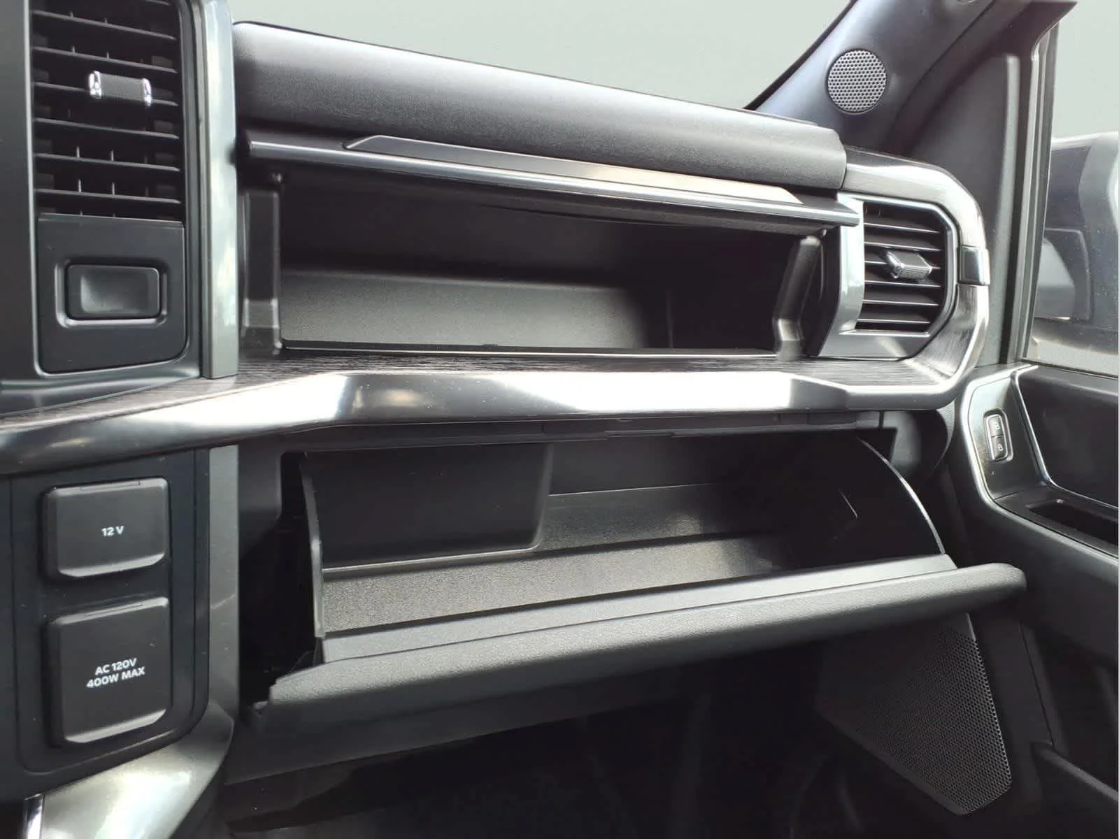 Used 2023 Agate Black Ford LARIAT image 27