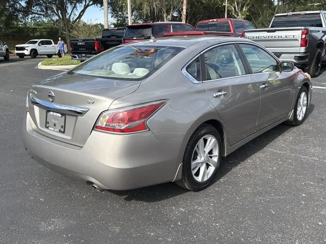 Used 2015  Nissan 2.5 SV image 4