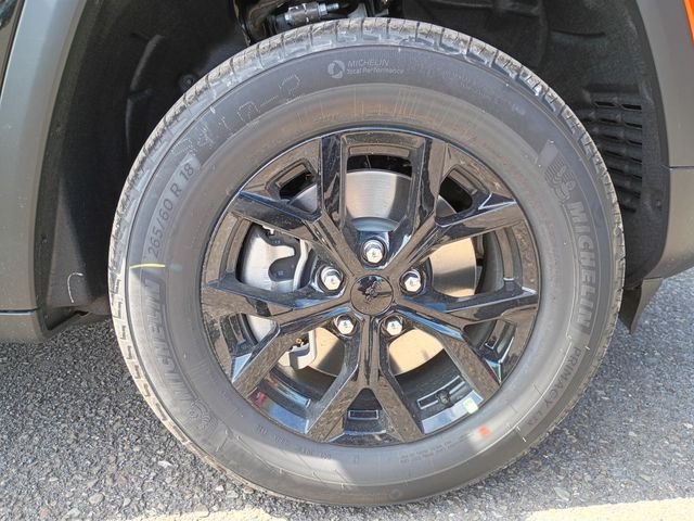 New 2026 Diamond Black Crystal Pearl-Coat Exterior Paint Jeep Altitude image 23
