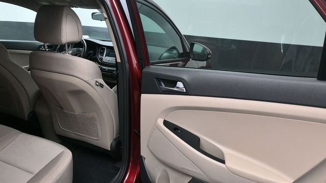Used 2016 Red Hyundai Sport image 11