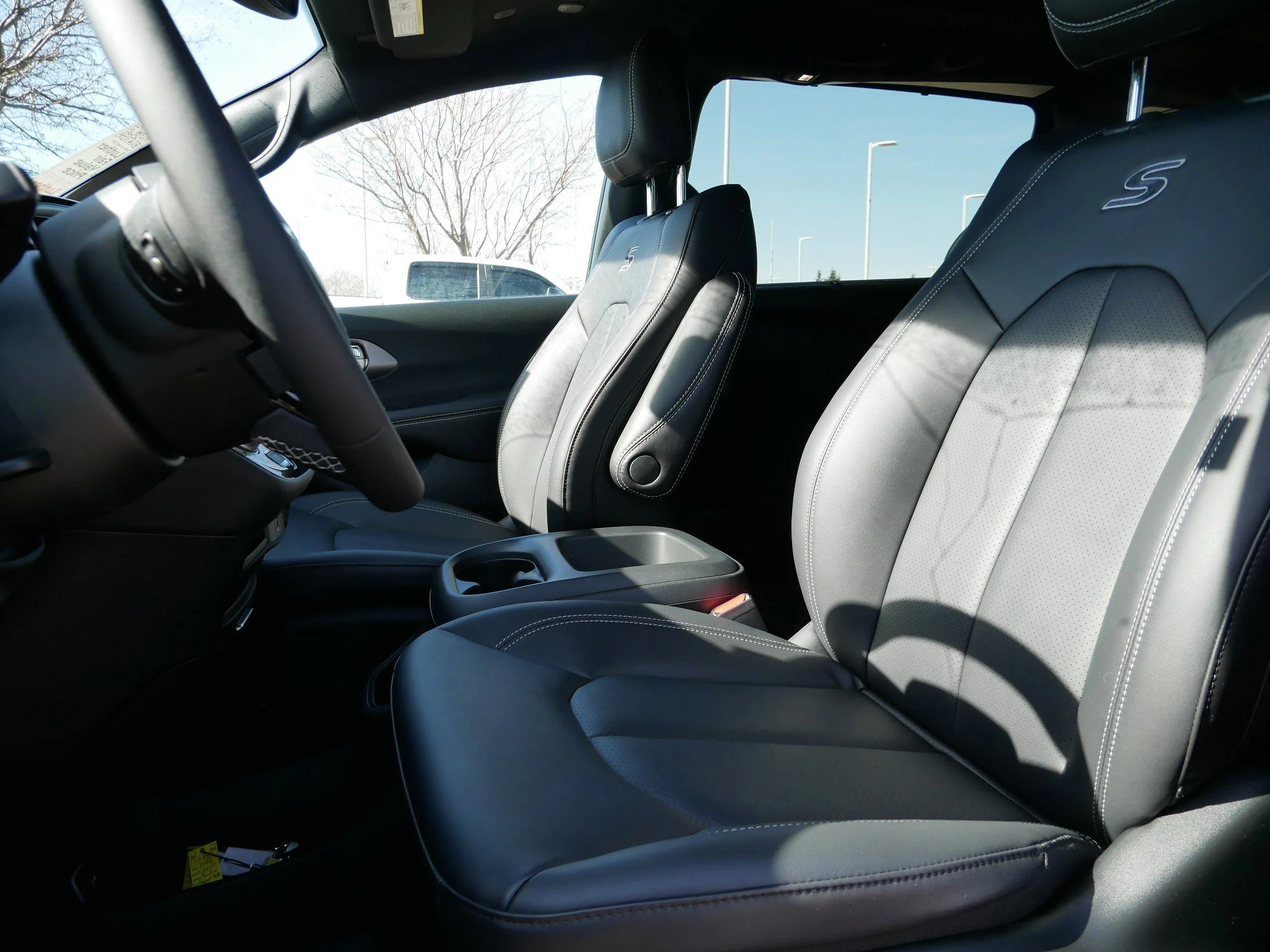 New 2026 Diamond Black Crystal Pearl-Coat Exterior Paint Chrysler Select image 9