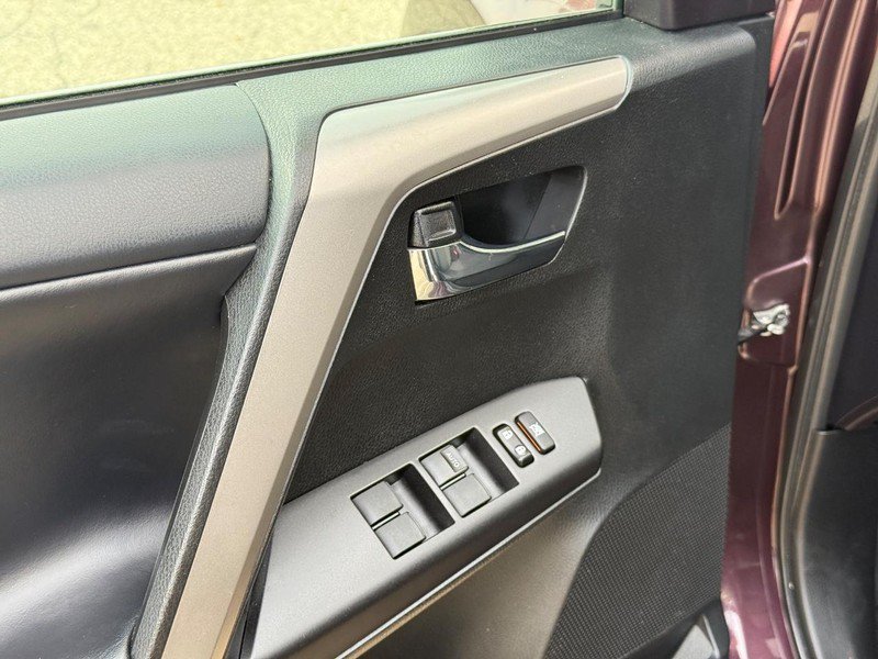 Used 2018 Black Currant Toyota XLE image 18