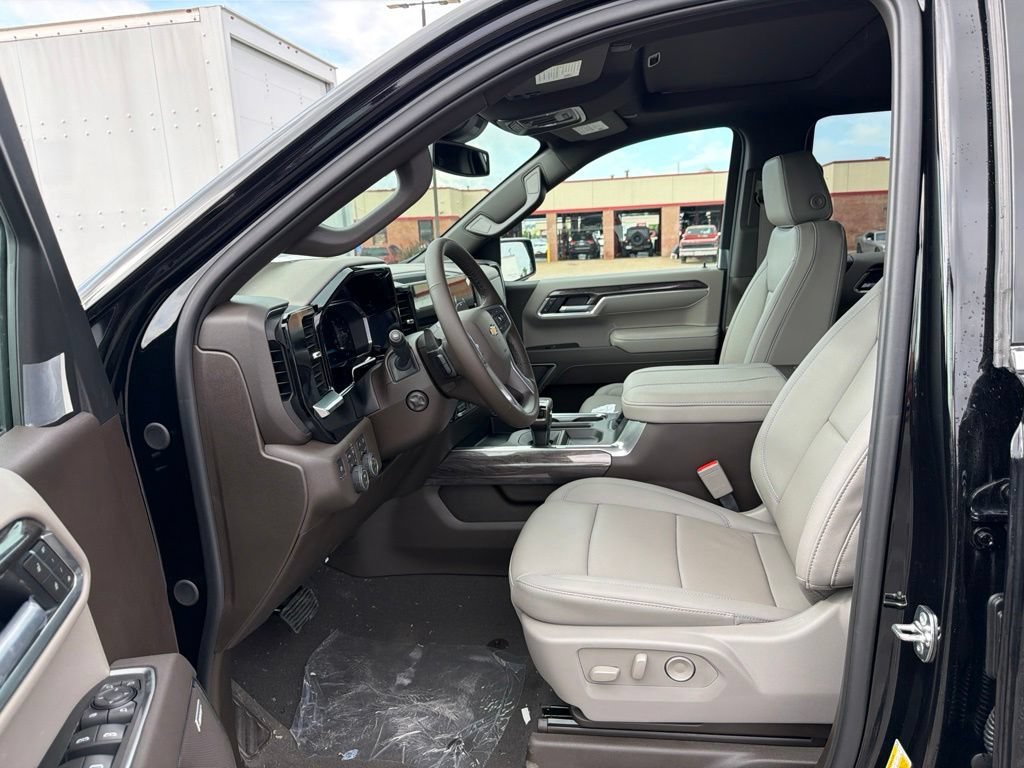 2026 Chevrolet Silverado 1500 LTZ - Photo 17