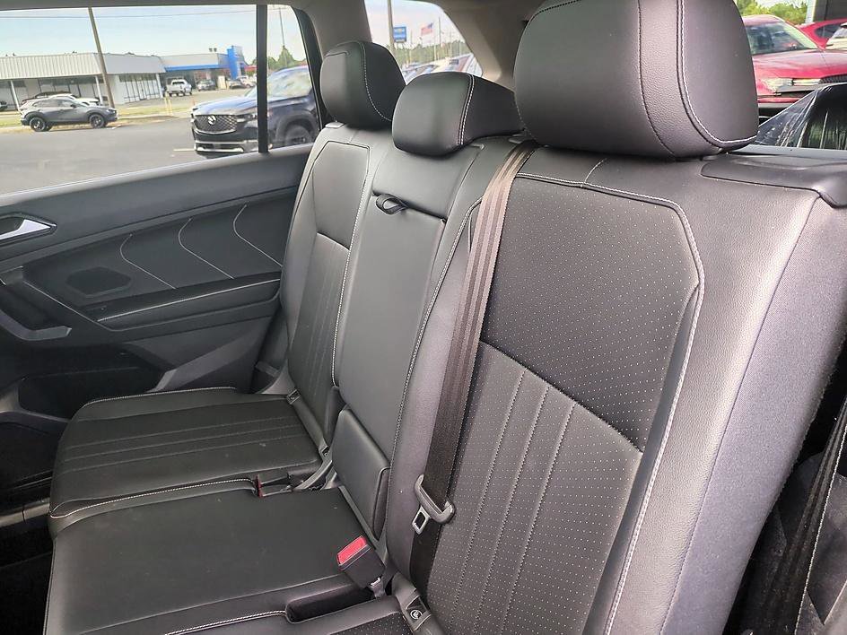 Used 2023 Platinum Gray Metallic Volkswagen SE image 27