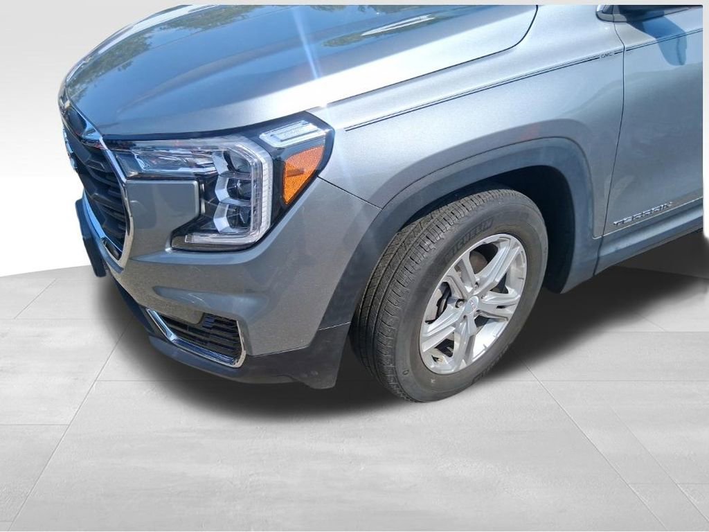 Used 2023 Sterling Metallic GMC SLE image 4