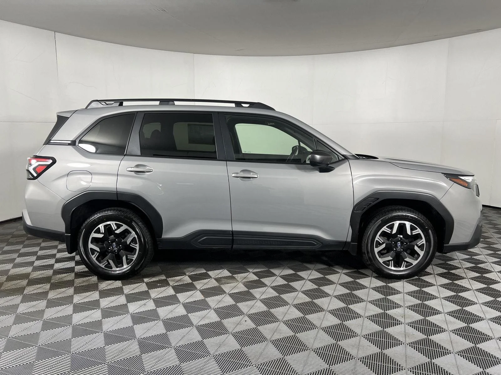 Used 2025 River Rock Pearl Subaru Premium image 46