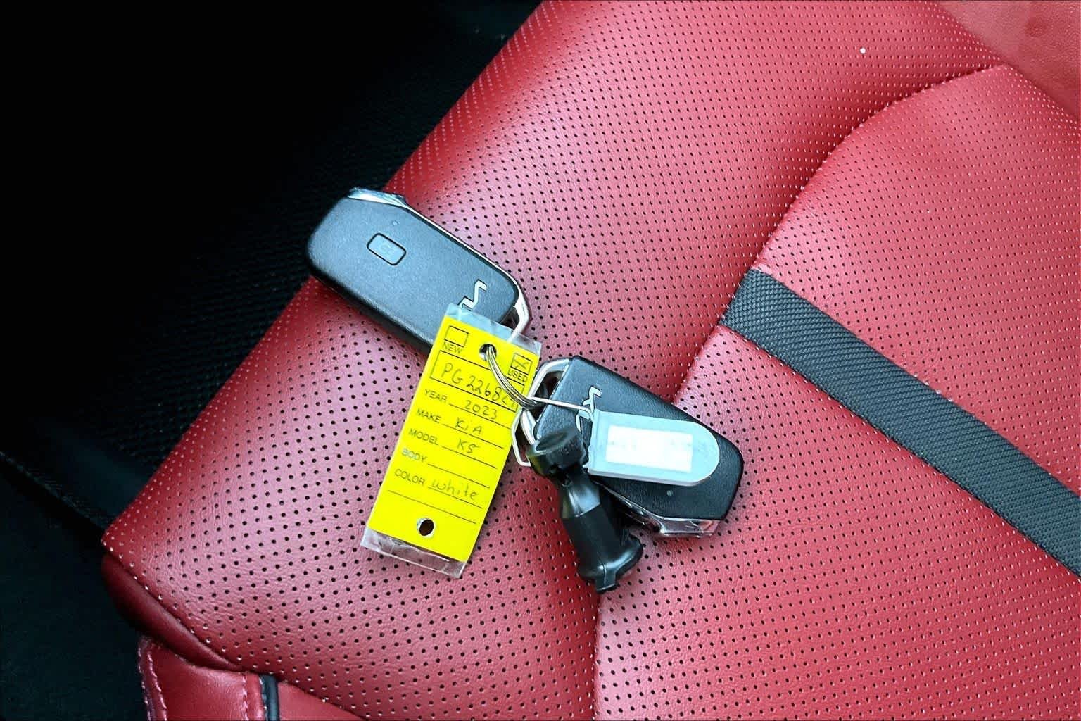Used 2023 Glacial White Pearl Kia GT-Line image 14