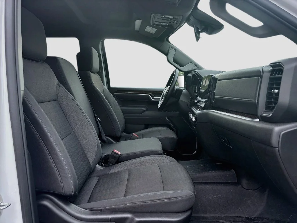 Used 2025 Summit White GMC Elevation image 32