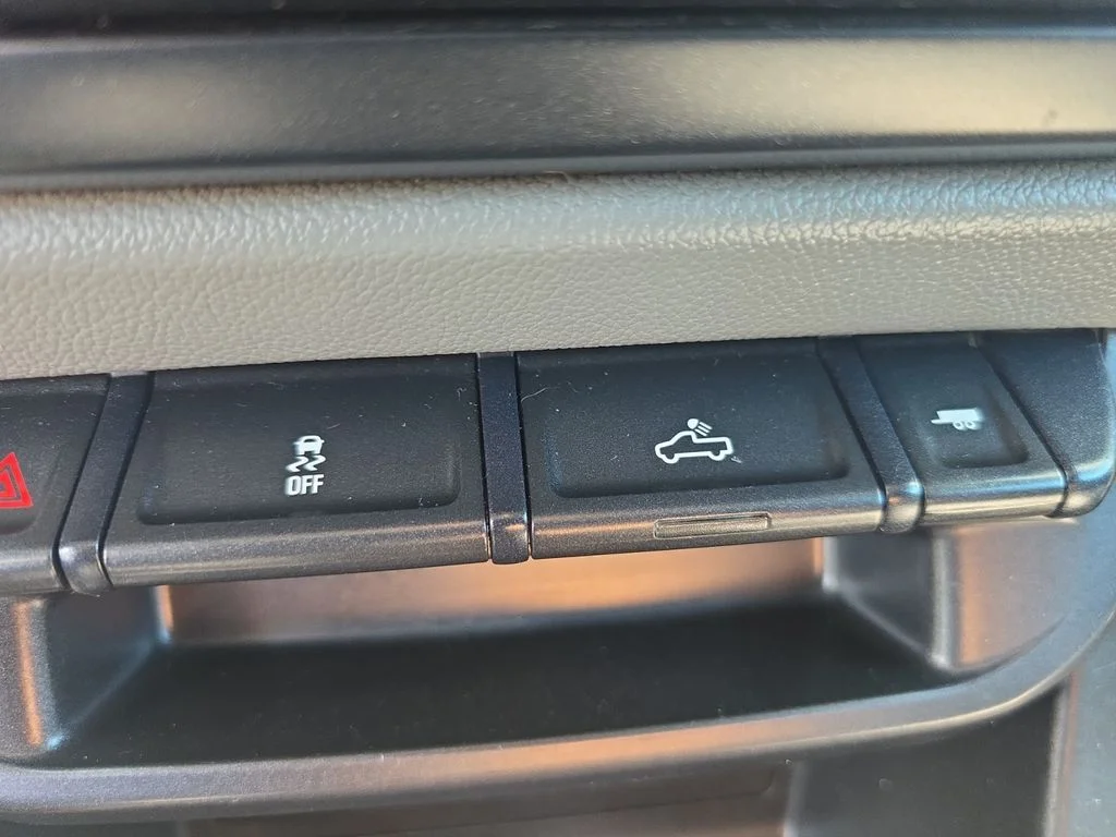 Used 2019 Silver Ice Metallic Chevrolet Work Truck image 19