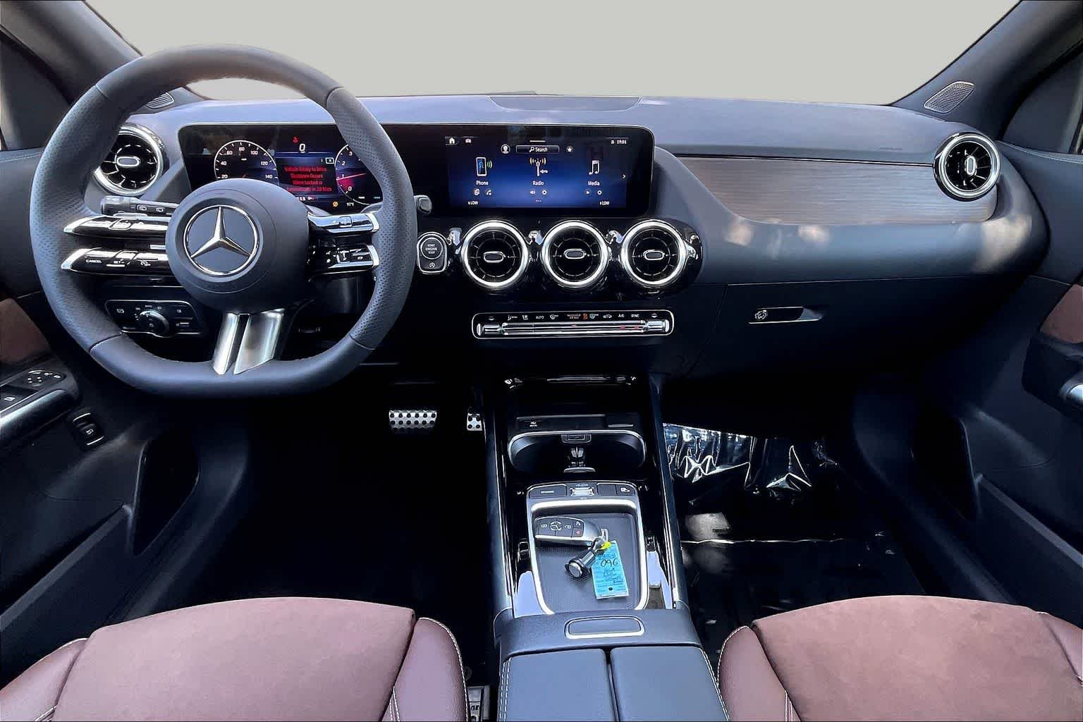 Used 2026 Cosmos Black Metallic Mercedes-Benz GLA 250 image 7