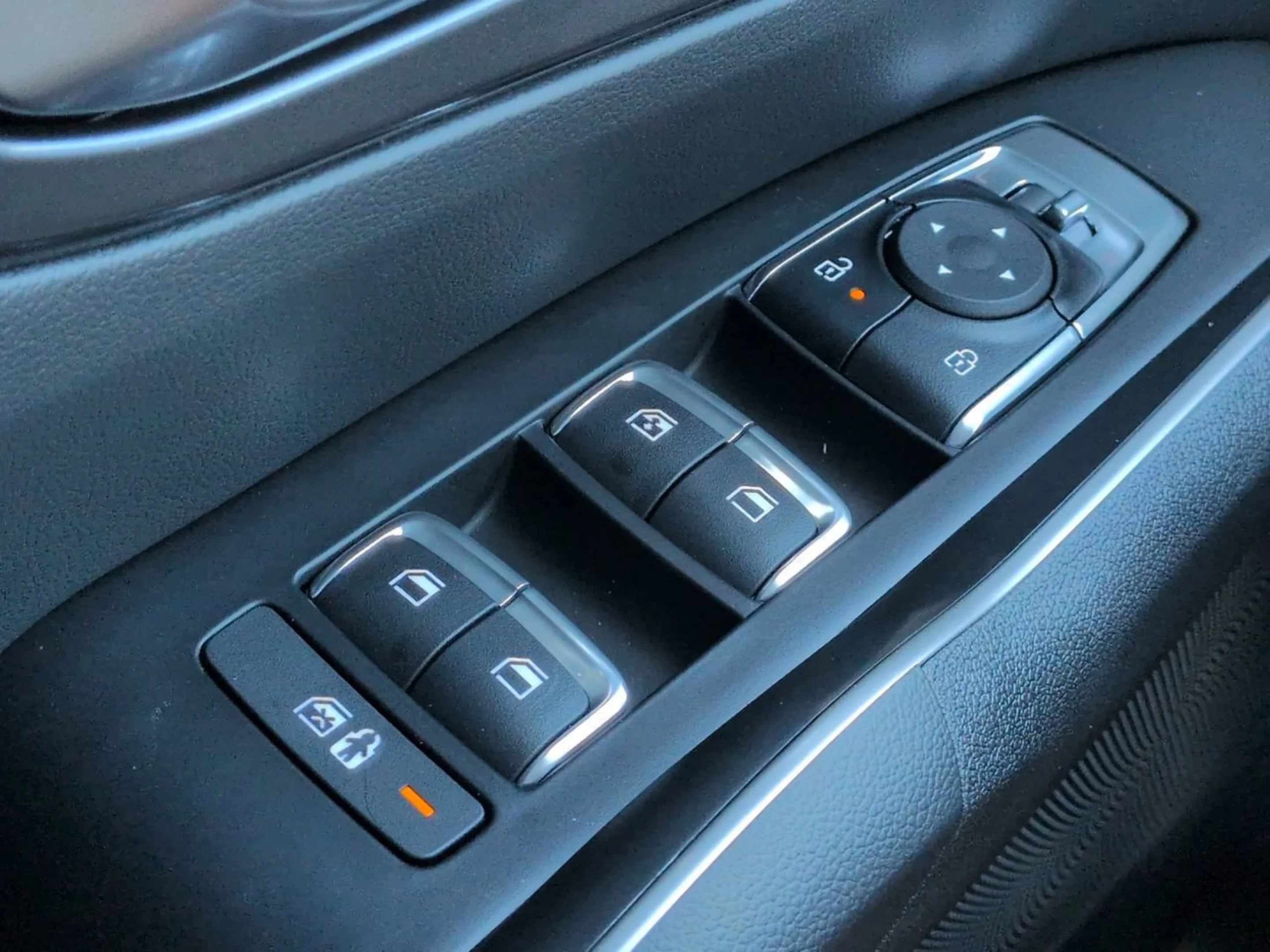 New 2026 Ivory Silver Kia LX image 36