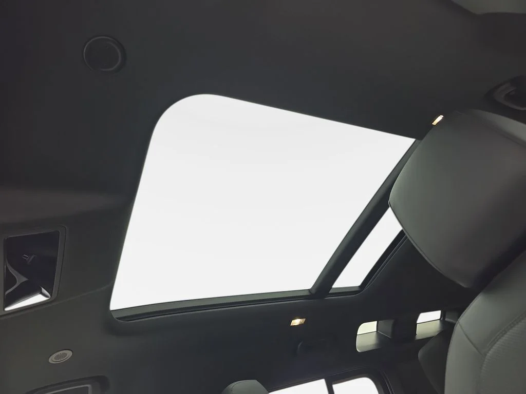 New 2026 Fuji White LAND ROVER S image 30