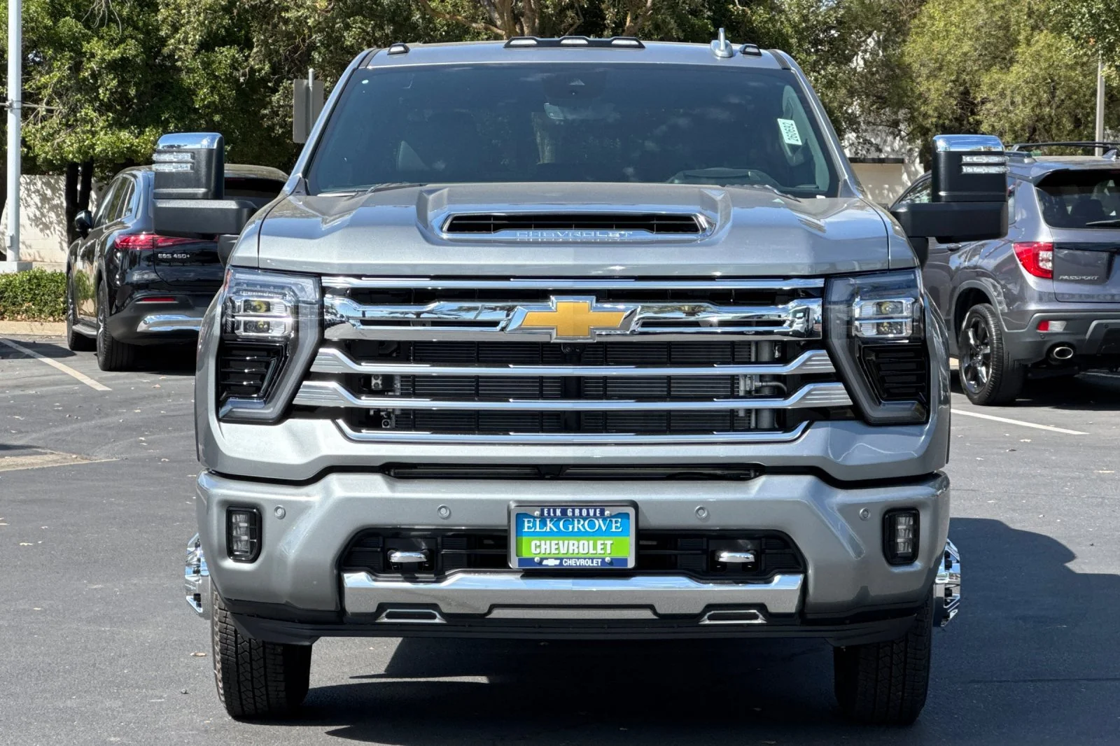 2026 Chevrolet Silverado 3500 HD High Country DRW view 8