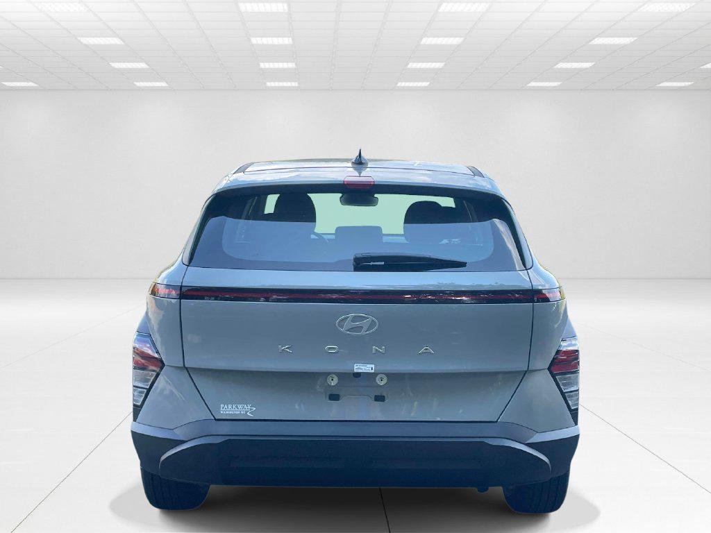 New 2026 Gray Hyundai SE FWD image 5