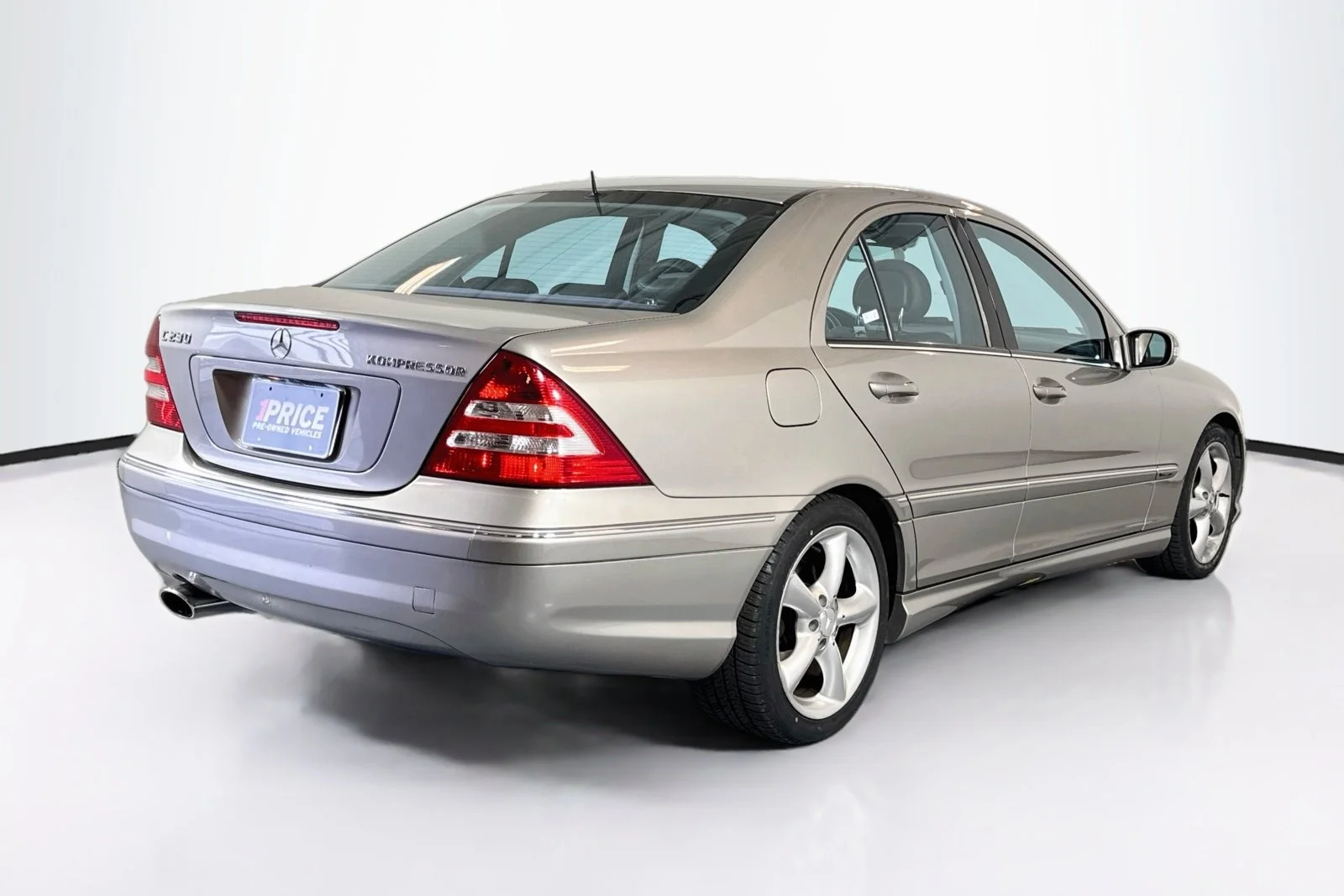 Used 2005 Gold Mercedes-Benz 1.8L image 5
