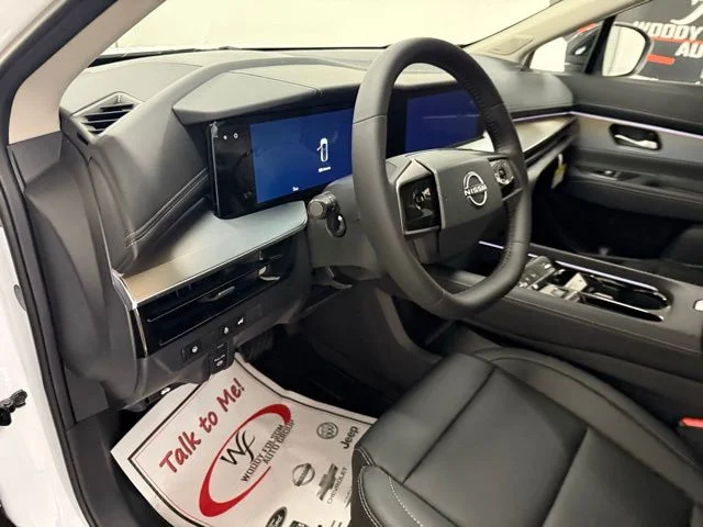 New 2025 Everest White TriCoat Nissan SL image 11