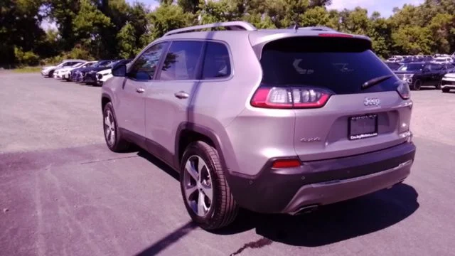 Used 2019 Silver Jeep Limited image 7